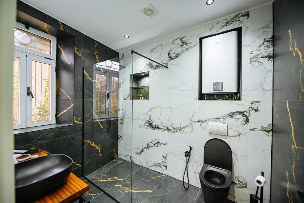 Mon Ami Boutique Hotel Шкодер Екстер'єр фото