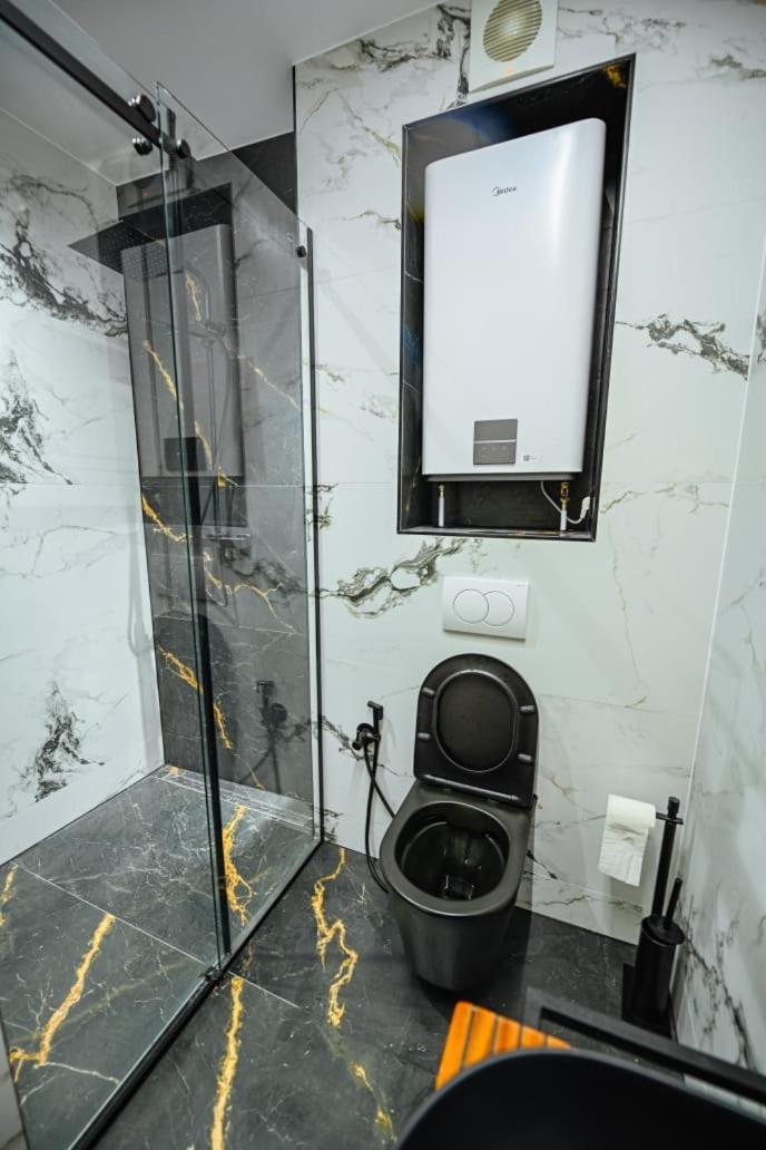 Mon Ami Boutique Hotel Шкодер Екстер'єр фото