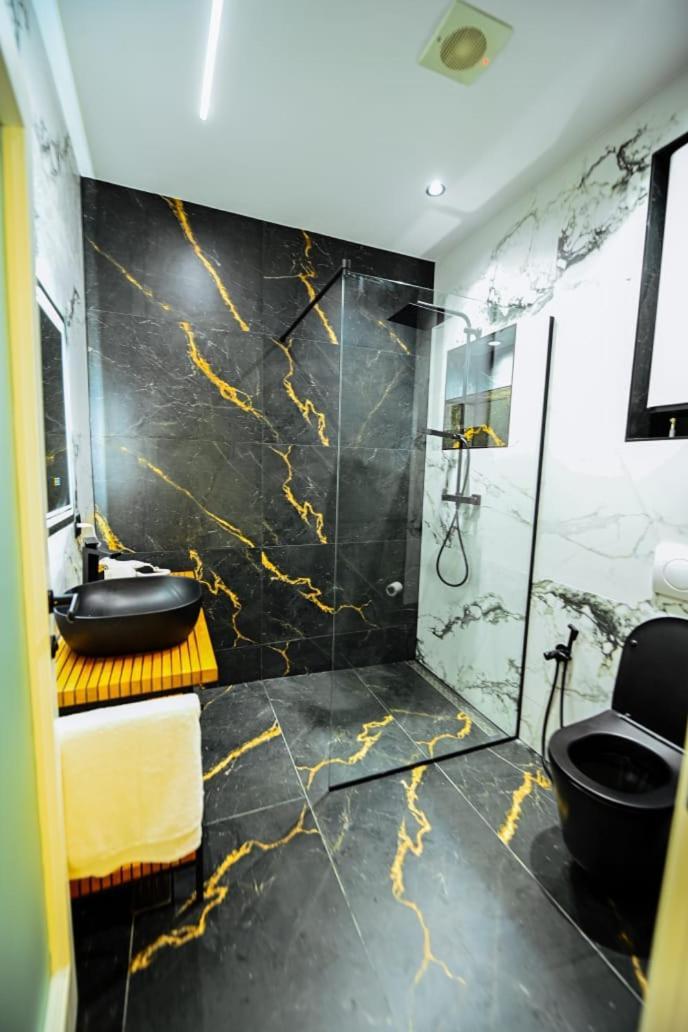 Mon Ami Boutique Hotel Шкодер Екстер'єр фото