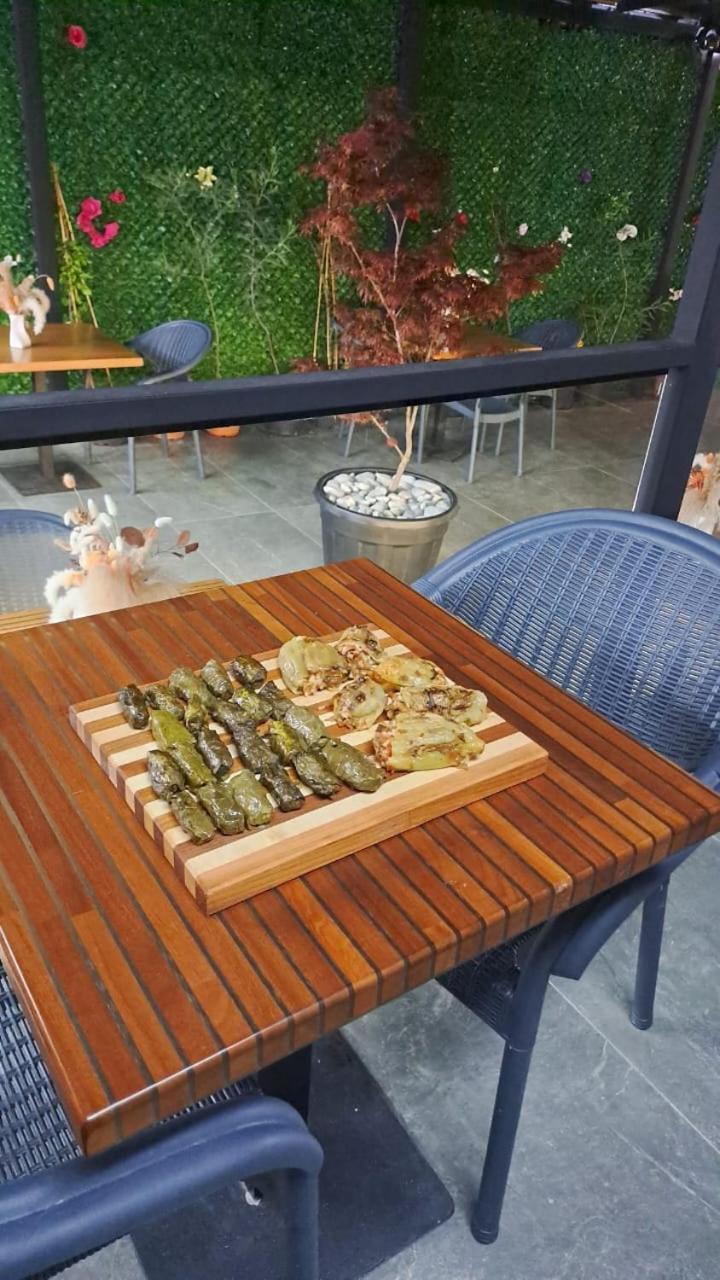 Mon Ami Boutique Hotel Шкодер Екстер'єр фото