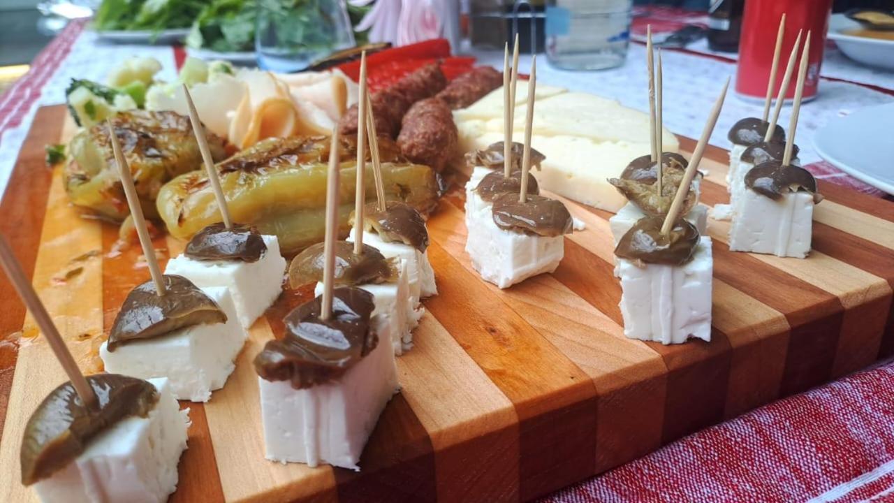 Mon Ami Boutique Hotel Шкодер Екстер'єр фото